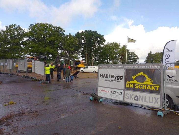 Flera lokala företag kommer att jobba med projektet och fanns på plats under lördagen. Foto: Privat