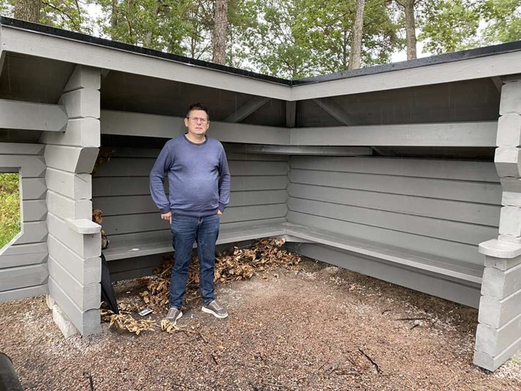 Pandemin ledde till ett uppsving för friluftslivet men intresset har hållit i sig, berättar Krister Edvardsson på Markaryds kommun. Kommunen satte bland annat upp vindskydd med grillplatser på flera platser i  kommunen. Foto: Carina Nilsson