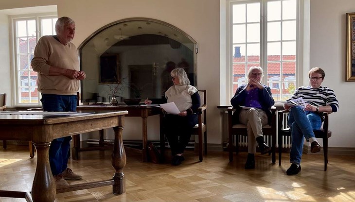 Peter Göranson, Johny Carlsson, Elisabeth Jørgensen, Esse Hellberg och Hans Erik Henriksen sitter i styrelsen för tioårsjubilerande Laholms Konsertförening. Foto: Johan Jönsson 