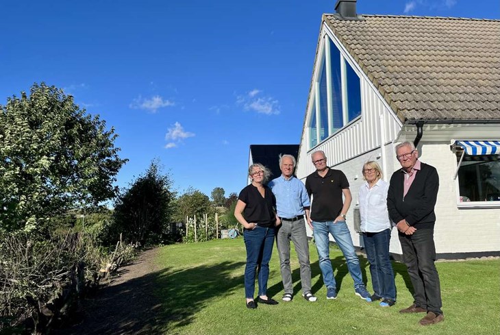 Annika Liljedahl, Christer Jonsson, Johan Poulsen, Margareta Jonsson och Sven-Göran Nilsson är några av de som bor i "indianbyarna" på Blåkulla och som nu protesterar. Foto: Johan Jönsson
