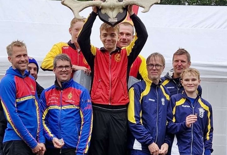 Laholms OK:s lag H21 på prispallen, plats 3, på stafett-DM. Foto: Privat