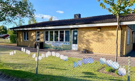 Ungdomar tar över efter småbarn i Bullerbyn