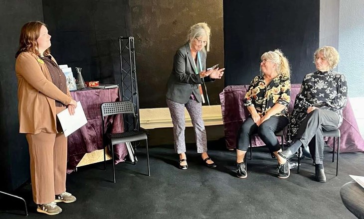 Mathilda Gustafsson Krantz, Tensie Andersson, Christel Feldt och Gunnel Karlsson Helbl repeterar. Foto: Eva Öhlin