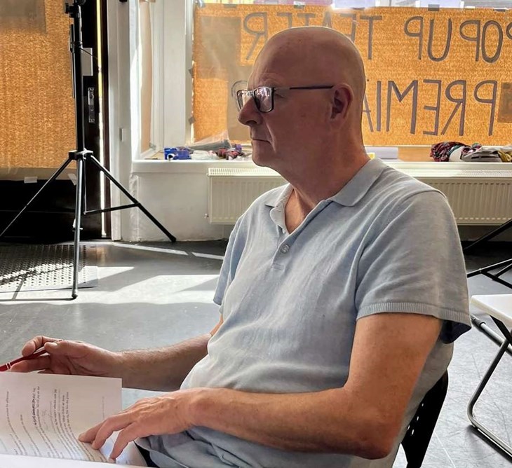 Lennart Müller regisserar pjäsen. Foto: Eva Öhlin