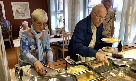 Nej till återöppning av seniorrestauranger