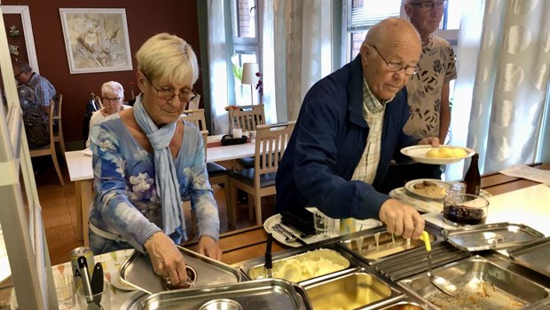 Nej till återöppning av seniorrestauranger Nej till återöppning av seniorrestauranger