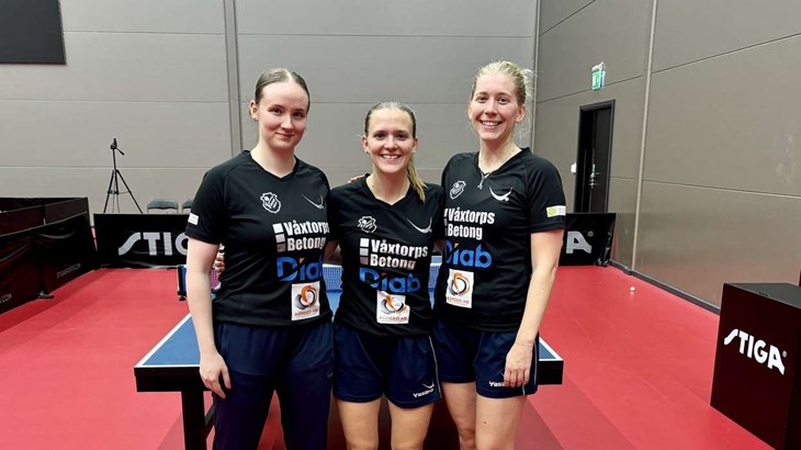 Våxtorps BoIs premiärlag i Pingisligan: Natalia Marta Gajewska, Erica Fronth och Elin Ljungsberg. Foto: VBoIS