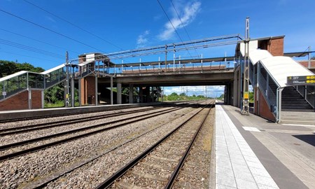 Tågvärd skadad – knuffades av perrongen