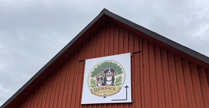 Vailets och Mats tre barn är alla hantverkare och har hjälpt henne med flera olika saker bland annat loggan. Foto: Carina Nilsson