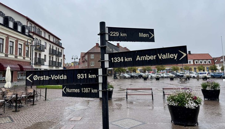 Här på Stortorget ska förhoppningsvis de nya vänorterna ta plats med skyltar. Foto: Johan Jönsson