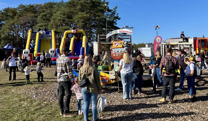 Tivolit lockade mängder med barn. Att se drag, efter drag, efter drag kan fakiskt bli långtråkigt i längden. Då är det kul med en annan aktivitet som break. Foto: Johan Jönsson