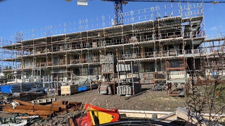 Alla lägenheter kommer att få uteplats eller inglasade balkonger. Balkongerna byggs i vinkel för att så många som möjligt ska få sol på sin balkong. Foto: Carina Nilsson