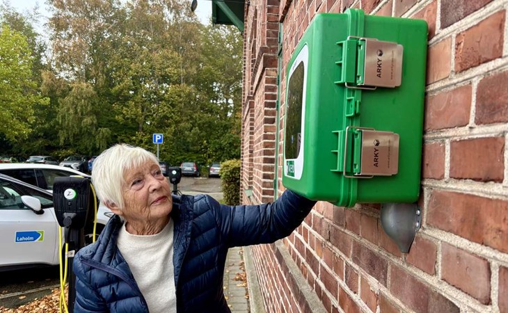 Det finns flera hjärtstartare i kommunen men de flesta är inte tillgängliga under kvällar och nätter. Det är ett problem. Foto: Johan Jönsson