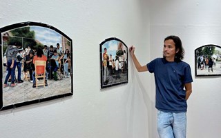 José Luis låter andra rita hans död