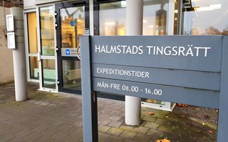 Hällde kadaverstinkande vätska i exets bil