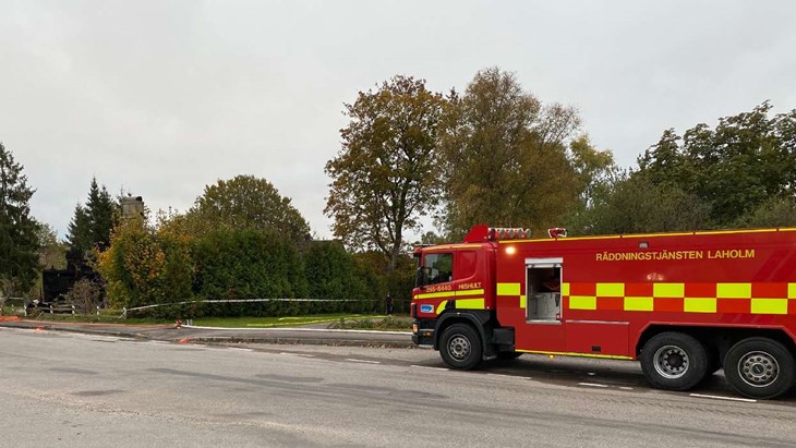 Räddningstjänsten i Våxtorp fick hjälp av styrkor från Laholm och Hishult. Foto: Carina Nilsson