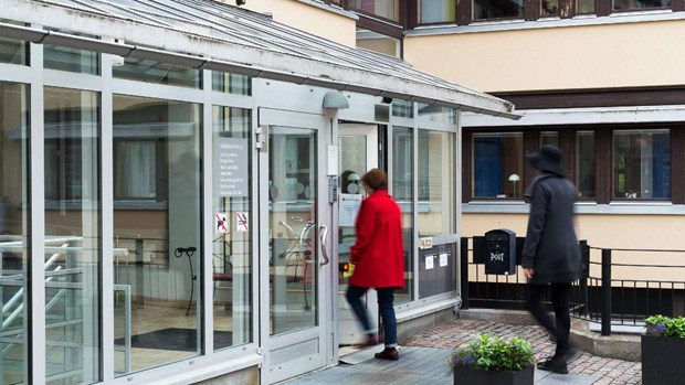 Lurade sin mormor på nära en miljon – spelade bort alltihop Lurade sin mormor på nära en miljon – spelade bort alltihop