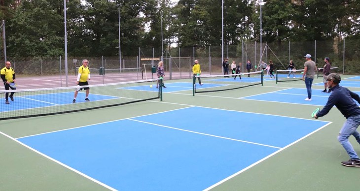 Det har gått fem år sedan banorna invigdes. Föreningen har i dag runt 40 vuxna och 25 barn och ungdomar som lirar pickleball. Foto: Johan Jönsson/Arkiv