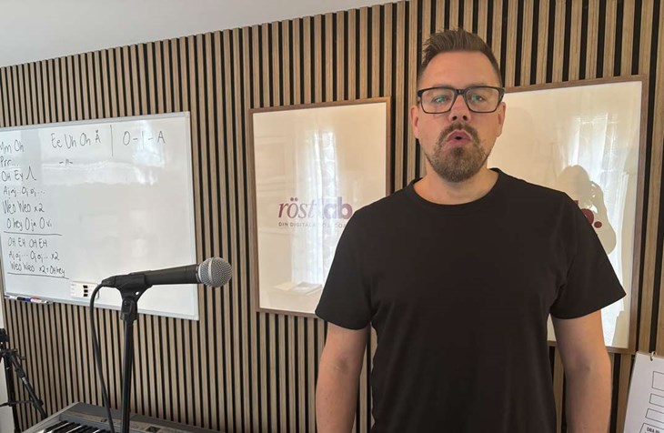Tidningens utsände testade Vocal labs och det är både bättre och roligare än en vanlig uppsjungning. Foto: Monica Christoffersson