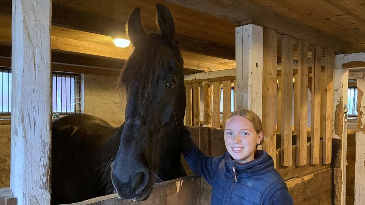 Working equitation, WE, är en gren inom ridsporten som har vuxit väldigt mycket de senaste åren. Pauline är tränare inom WE och utbildar sig även till domare i sporten. Foto: Carina Nilsson