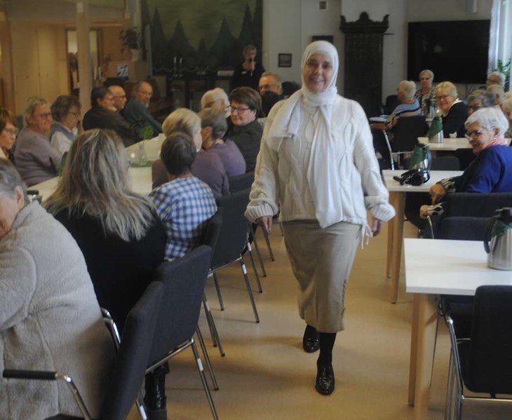 Hanadi inledde mannekänguppvisningen. Foto: Tommy Paulison