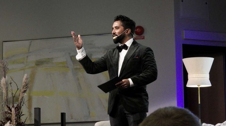 Konferencier Daniel Sanjay ledde programmet på ett bra sätt. Foto: Johan Jönsson