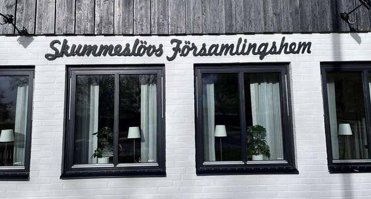 Församlingshemmet kommer inte öppna igen. Ett nytt ska byggas. Så länge flyttas verksamheterna. Foto: Johan Jönsson