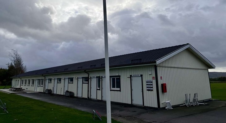 Allaktivitetshuset som tillhör Skottorps IF ska inhysa en del av verksamheterna. Det finns ett några stenkast från det stängda församlingshemmet. Foto: Johan Jönsson