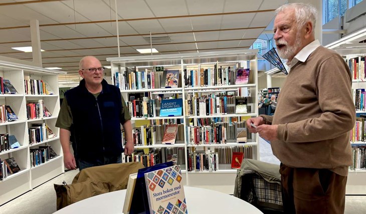 Björn Hellberg berättar om motiveringen och att Stefan varit på tal i flera år. "En synnerligen värdig vinnare", konstaterade Björn. Foto: Johan Jönsson