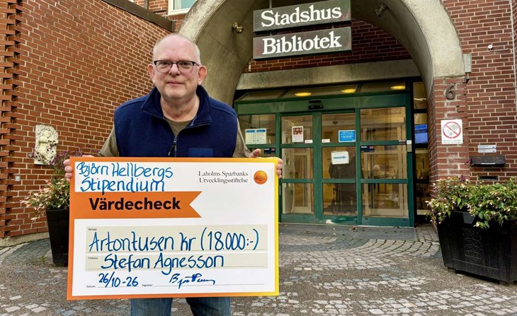 Stefan Agnesson blev överväldigad då han blev utsedd till årets Björn Hellberg-stipemdiat. Pengarna ska gå till en Kenyaresa. Foto: Johan Jönsson
